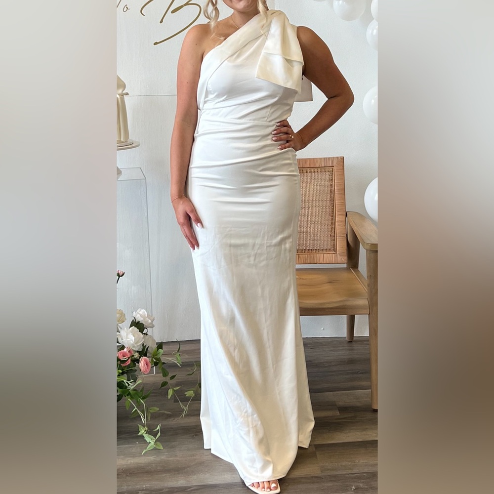 Club L London One-Shoulder Satin Gown